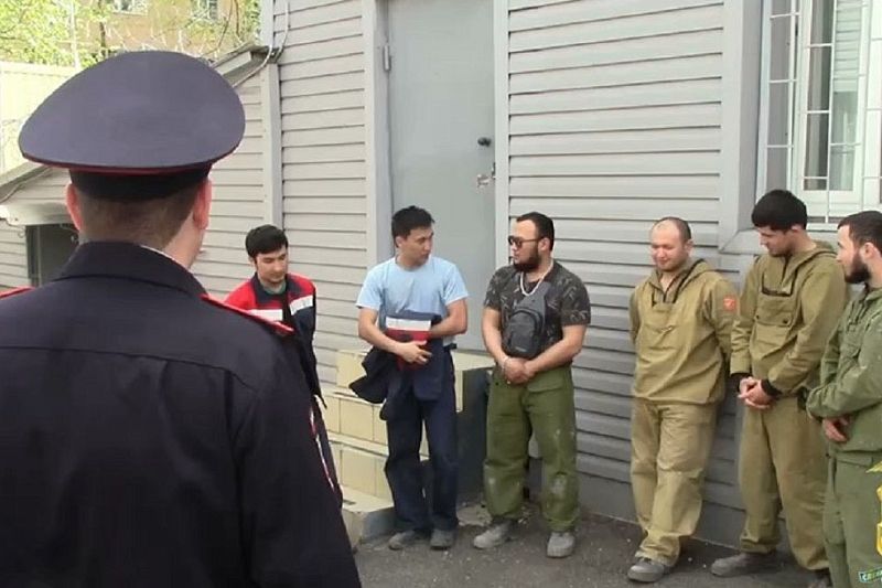 15 мигрантов выдворят из России после массовой драки в Туапсе