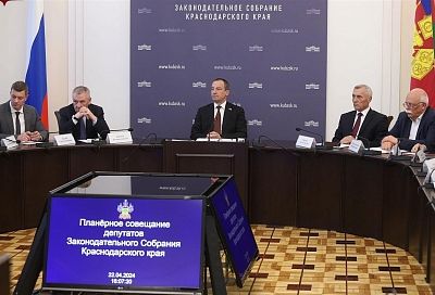 Депутаты ЗСК обсудили «дорожные карты» по выполнению Послания президента РФ