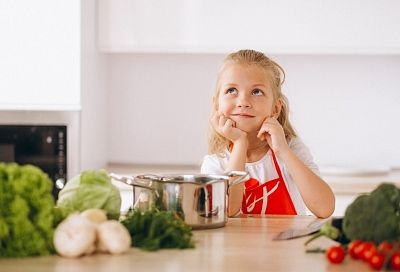 На пользу детям: диетолог рассказала, каким должен быть рацион питания детей летом