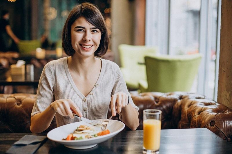 Врач Ерусланова: частый пропуск завтрака чреват сахарным диабетом, а поздний ужин – инфарктом