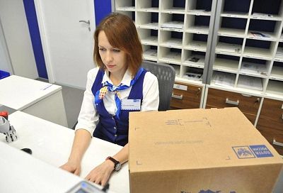 Жители Кубани могут отправить по Почте России посылки в зону СВО