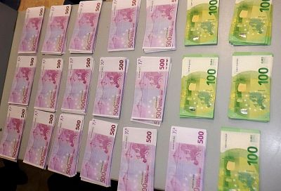 В Краснодаре ФСБ и таможенники пресекли незаконный вывоз за рубеж валюты на 13 млн рублей