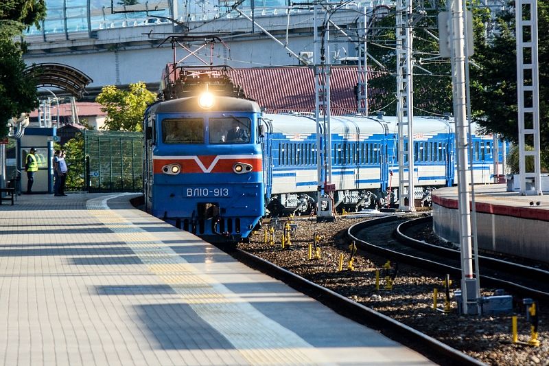 Поезда в Крыму возобновляют движение по графику