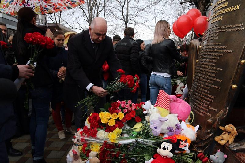 Новороссийцы почтили память погибших в Кемерово