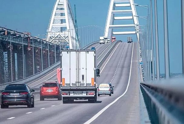 Как проверяют машины перед Крымским мостом в 2024 году