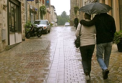 Польза от прогулки под дождем: вы будете чаще выходить на улицу в такую погоду!